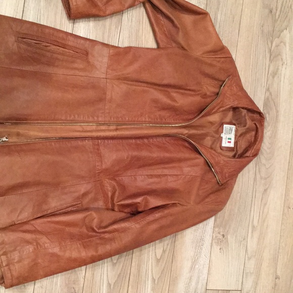 Italian Leather coat - barely used! Size 6/8 - Picture 2 of 3